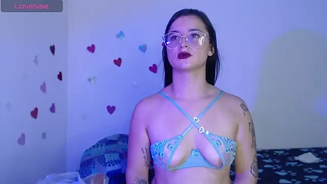 Snapshot of littleemma_77 chatting on October 27, 7:29 pm littleemma 77 online show from October 27, 7:29 pm