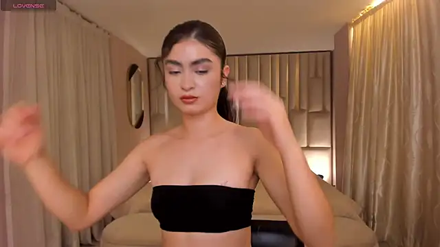 LucyWeiss  online show from September 10, 7:36 pm