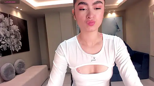 LucyWeiss  online show from October 13, 9:15 pm