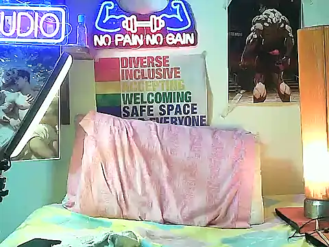 Snapshot of Strongcockfitness chatting on September 22, 11:18 pm Strongcockfitness online show from September 22, 11:18 pm