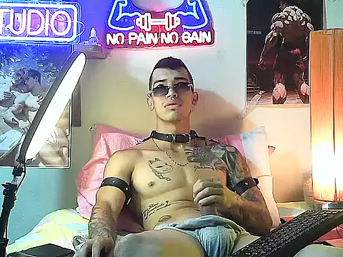 Snapshot of Strongcockfitness chatting on September 23, 5:38 pm Strongcockfitness online show from September 23, 5:38 pm