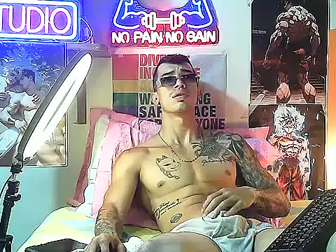 Snapshot of Strongcockfitness chatting on September 24, 11:30 pm Strongcockfitness online show from September 24, 11:30 pm