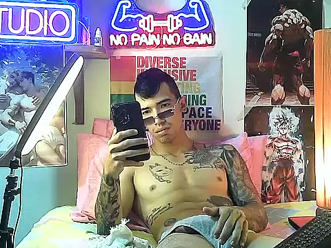 Snapshot of Strongcockfitness chatting on September 25, 4:32 pm Strongcockfitness online show from September 25, 4:32 pm