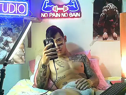 Snapshot of Strongcockfitness chatting on September 30, 6:13 pm Strongcockfitness online show from September 30, 6:13 pm