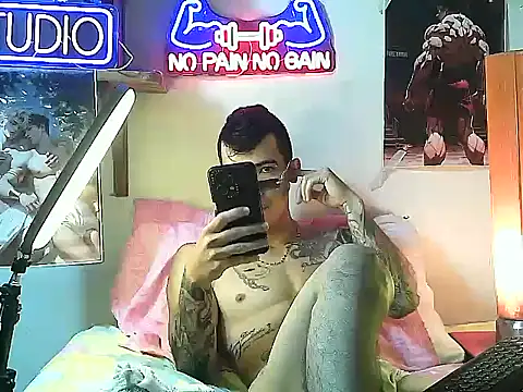 Snapshot of Strongcockfitness chatting on October 1, 6:03 pm Strongcockfitness online show from October 1, 6:03 pm