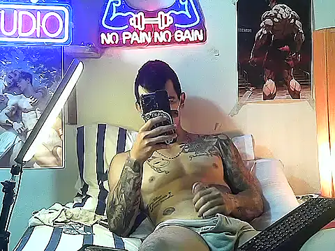 Snapshot of Strongcockfitness chatting on October 17, 6:54 pm Strongcockfitness online show from October 17, 6:54 pm