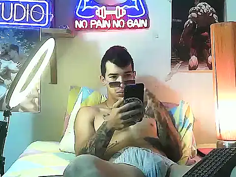 Snapshot of Strongcockfitness chatting on October 21, 7:03 pm Strongcockfitness online show from October 21, 7:03 pm