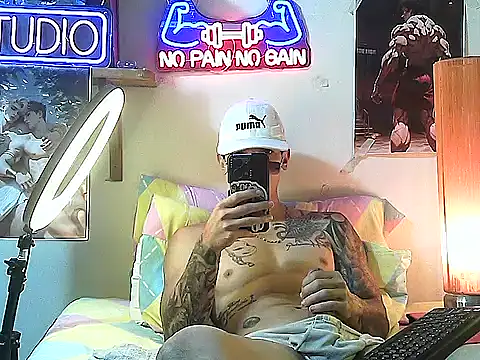 Snapshot of Strongcockfitness chatting on October 24, 6:26 pm Strongcockfitness online show from October 24, 6:26 pm