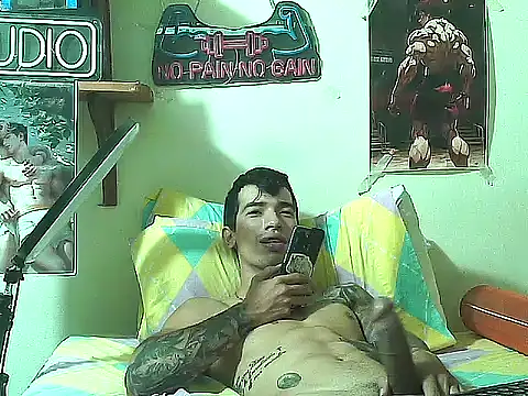 Snapshot of Strongcockfitness chatting on November 2, 6:38 am Strongcockfitness online show from November 2, 6:38 am