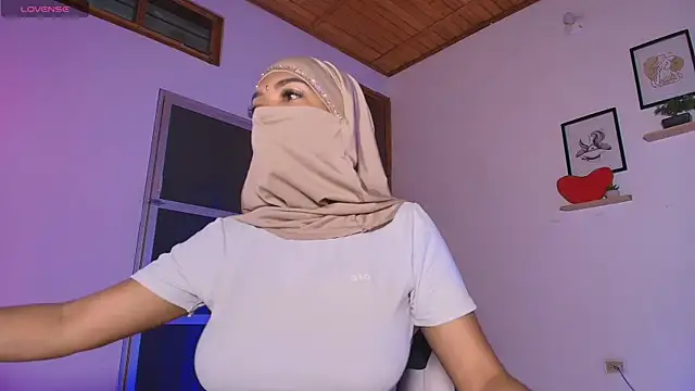 Snapshot of Yuli_arabic chatting on February 25, 7:34 pm Yuli arabic online show from February 25, 7:34 pm