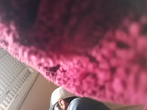 Snapshot of BeakedMezuza chatting on November 29, 12:30 pm BeakedMezuza online show from November 29, 12:30 pm