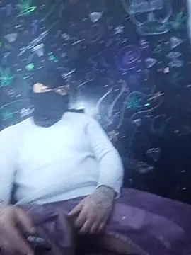 Snapshot of johnboones10 chatting on December 17, 7:09 pm johnboones10 online show from December 17, 7:09 pm