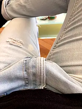 Snapshot of couplebest1 chatting on October 6, 10:56 am couplebest1 online show from October 6, 10:56 am