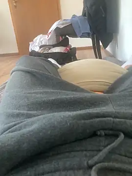 Snapshot of couplebest1 chatting on February 25, 4:16 pm couplebest1 online show from February 25, 4:16 pm