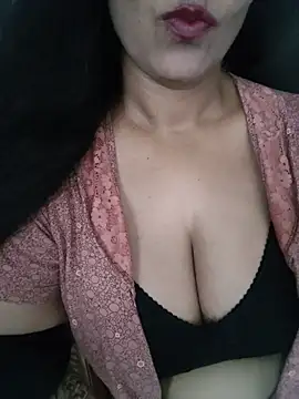 Deepa Sharma143 online show from May 15, 2:07 am