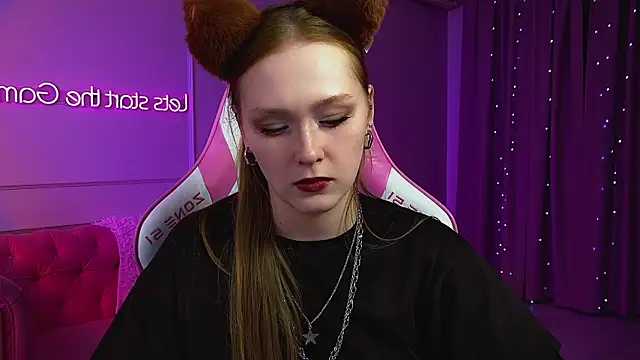 Snapshot of AgataFoxley chatting on June 6, 6:34 pm AgataFoxley online show from June 6, 6:34 pm