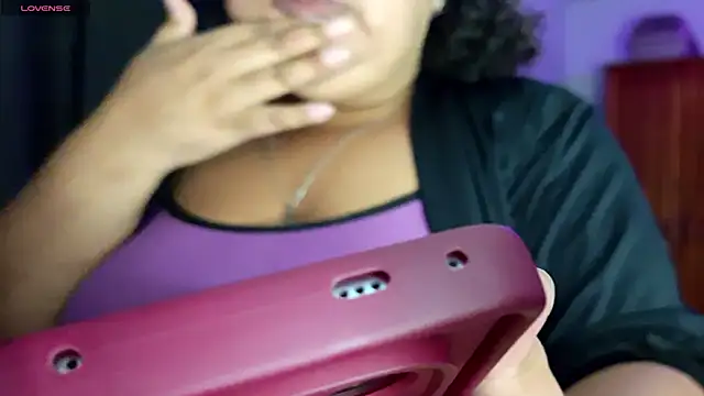 Snapshot of xlatinastar chatting on June 1, 10:55 pm xlatinastar online show from June 1, 10:55 pm