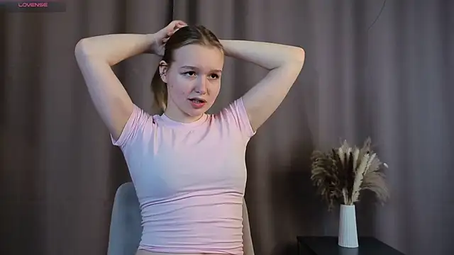 Snapshot of VinnieSerrano chatting on October 8, 1:09 pm VinnieSerrano online show from October 8, 1:09 pm