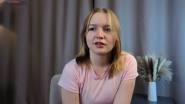 Snapshot of VinnieSerrano chatting on October 9, 1:09 pm VinnieSerrano online show from October 9, 1:09 pm