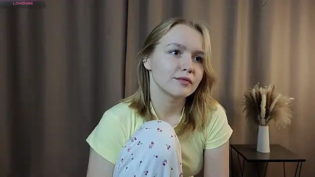 Snapshot of VinnieSerrano chatting on October 13, 2:06 pm VinnieSerrano online show from October 13, 2:06 pm