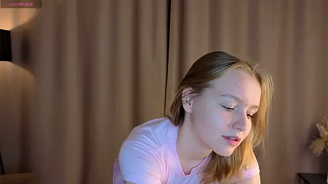 Snapshot of VinnieSerrano chatting on October 25, 2:02 pm VinnieSerrano online show from October 25, 2:02 pm