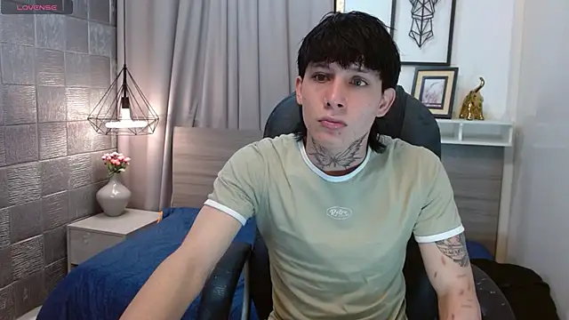 Iantwink18 online show from October 25, 8:14 pm