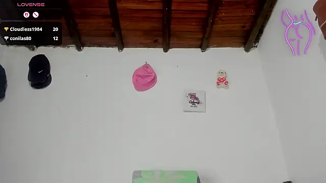 Snapshot of lustlunna chatting on May 2, 1:21 am lustlunna online show from May 2, 1:21 am