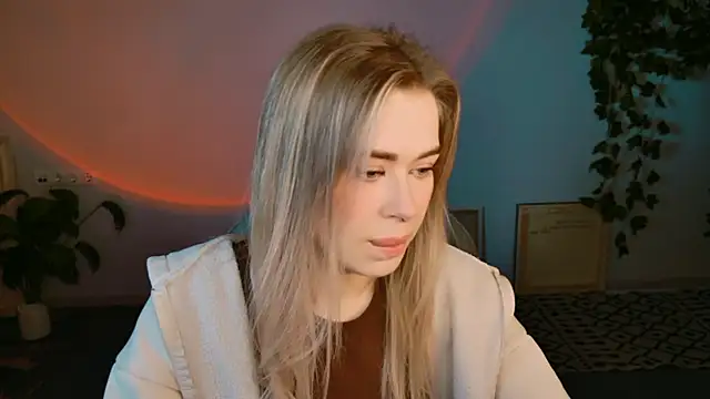 AdelLoyss online show from October 22, 1:55 pm