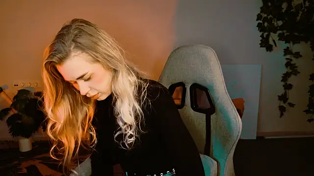 AdelLoyss online show from October 25, 1:07 pm