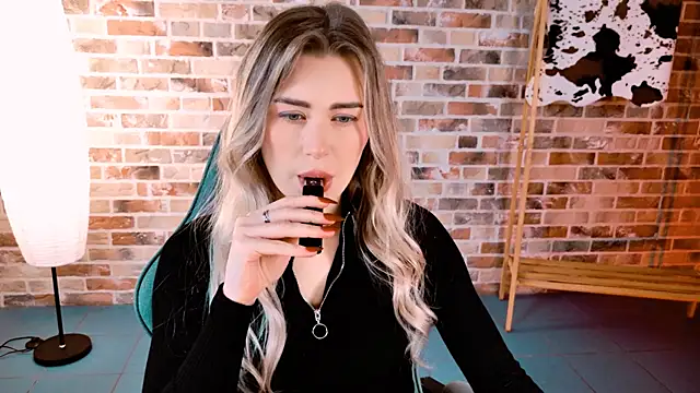 AdelLoyss online show from November 2, 1:13 pm