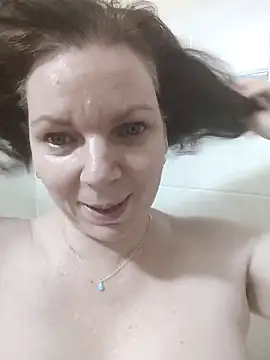 aussiepeaches online show from September 15, 1:11 pm