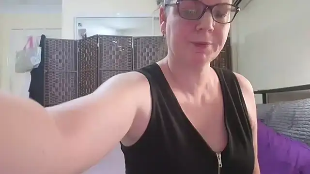 aussiepeaches online show from February 5, 12:59 am