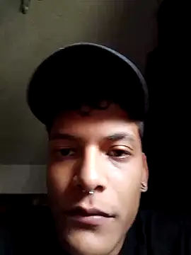 Snapshot of Ale_lux28 chatting on February 14, 4:37 pm Ale lux28 online show from February 14, 4:37 pm