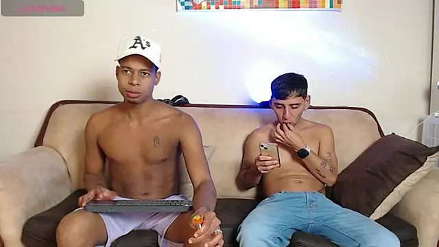 Snapshot of SpicyBoys_X chatting on April 10, 12:05 am SpicyBoys X online show from April 10, 12:05 am
