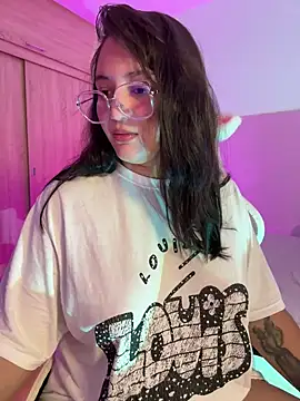 Snapshot of Angeldusttt chatting on April 2, 12:30 am Angeldusttt online show from April 2, 12:30 am