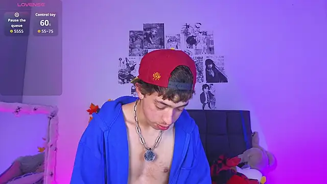 Snapshot of Otter_Star chatting on October 5, 8:34 am Otter Star online show from October 5, 8:34 am