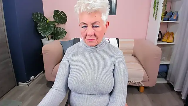 Snapshot of HotandMature chatting on November 27, 8:16 am HotandMature online show from November 27, 8:16 am