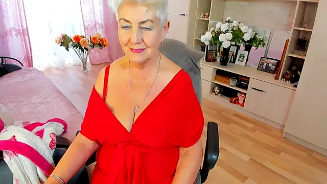 Snapshot of HotandMature chatting on February 18, 12:23 pm HotandMature online show from February 18, 12:23 pm