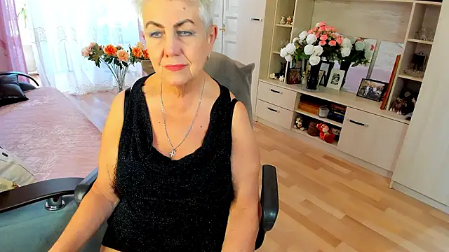 Snapshot of HotandMature chatting on March 10, 12:54 pm HotandMature online show from March 10, 12:54 pm