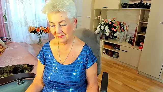 Snapshot of HotandMature chatting on March 25, 9:37 am HotandMature online show from March 25, 9:37 am