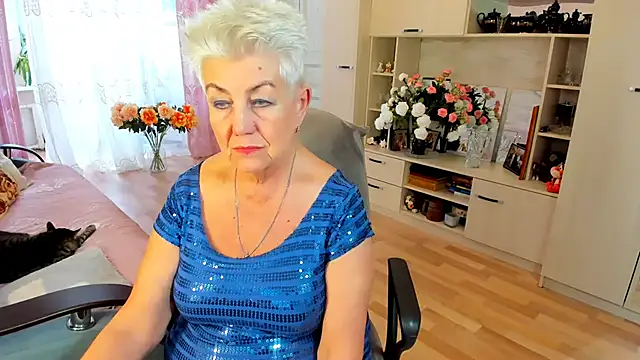 Snapshot of HotandMature chatting on March 26, 11:27 am HotandMature online show from March 26, 11:27 am