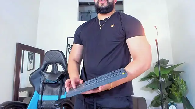 Justin kingX7 online show from May 5, 5:04 am