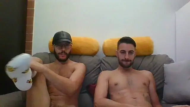 Snapshot of Amicisegreti chatting on October 18, 4:59 am Amicisegreti online show from October 18, 4:59 am