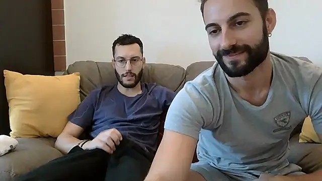 Amicisegreti online show from November 22, 1:10 pm