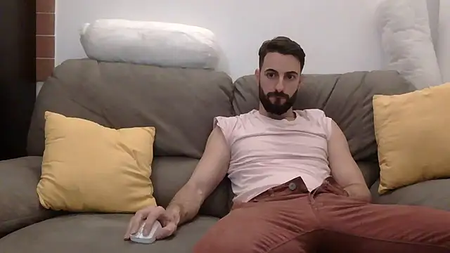 Amicisegreti online show from March 29, 8:09 pm