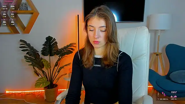 SweetVikki online show from February 9, 9:35 am