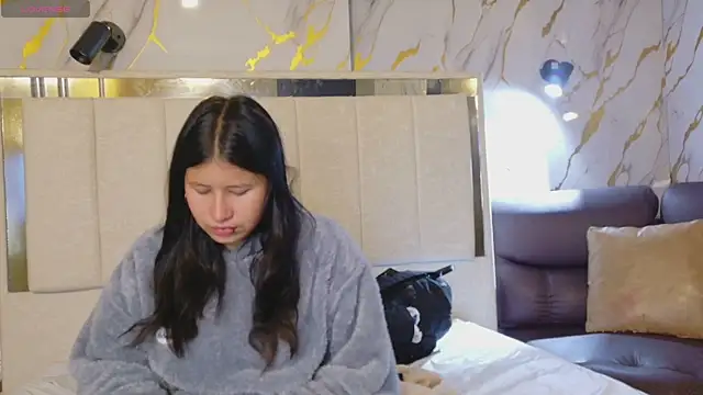Snapshot of Olivia11_ chatting on April 9, 12:43 pm Olivia11 online show from April 9, 12:43 pm