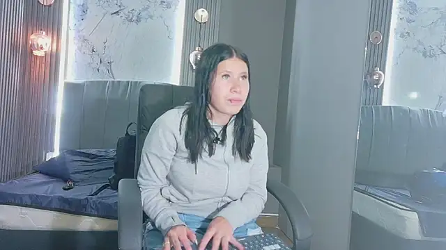 Snapshot of Olivia11_ chatting on May 12, 12:35 pm Olivia11 online show from May 12, 12:35 pm