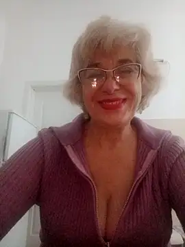 Snapshot of 52MiaLove02 chatting on October 16, 4:35 am 52MiaLove02 online show from October 16, 4:35 am