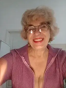 Snapshot of 52MiaLove02 chatting on October 23, 4:45 am 52MiaLove02 online show from October 23, 4:45 am